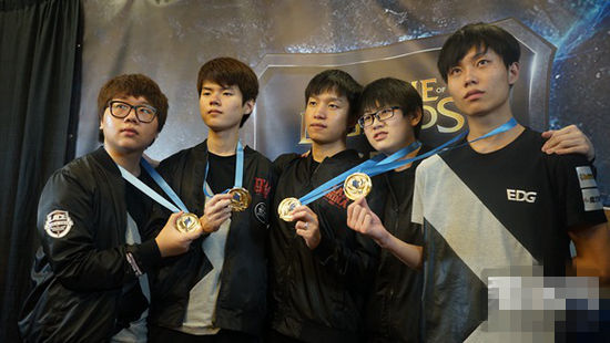 CSGO比分：EPL S12，FaZe颓势尽显1：2被Spirit翻盘